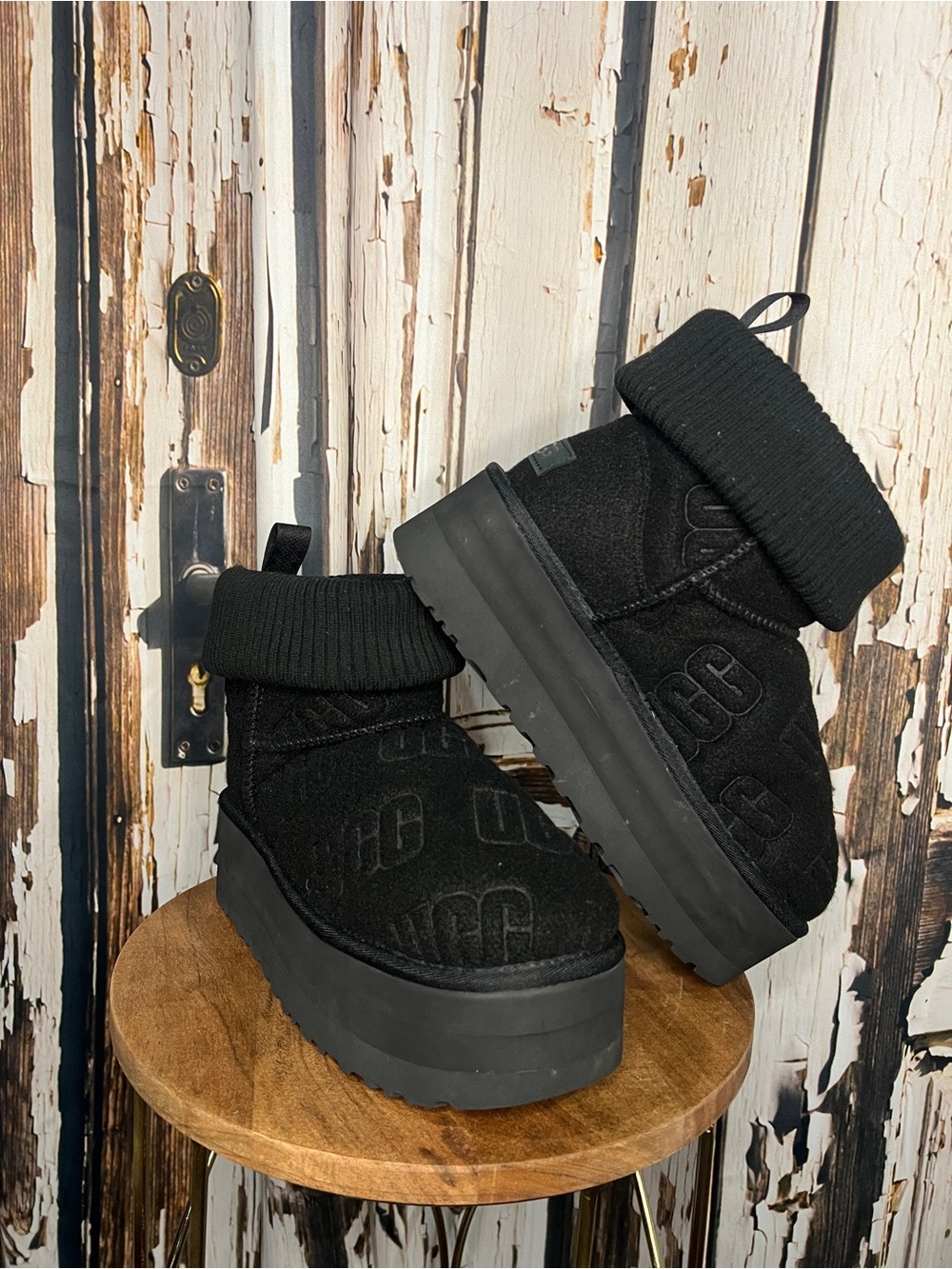 UGG Fall BLACK PLATFORM BOOTS